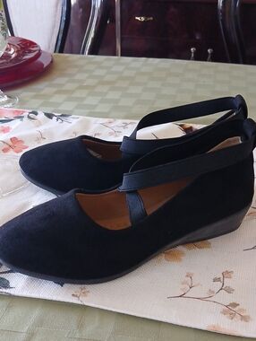 NWOT Women's Black Faux Suede Slingback Wedge Flats